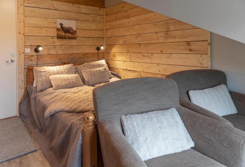 غرفة عائلية, Solneset Farm