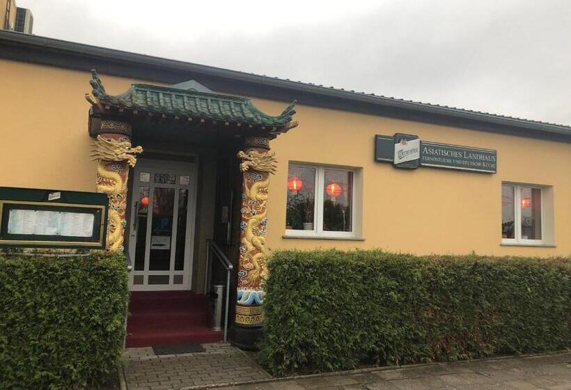 غرفة عائلية, Asiatisches Landhaus