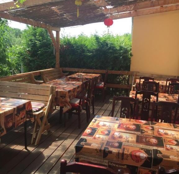 غرفة عائلية, Asiatisches Landhaus