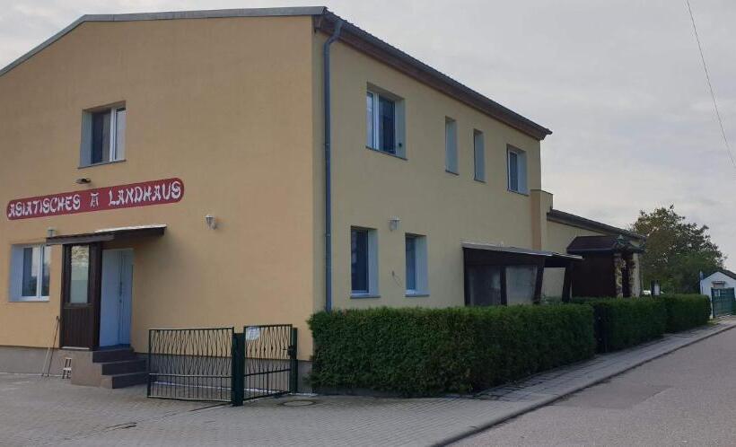 غرفة أساسية, Asiatisches Landhaus