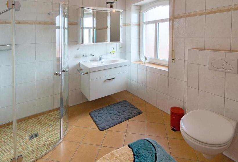 带花园景观的标准三人间, Haus Schönborn