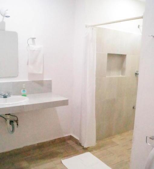 חדר סטנדרט נוף לבריכה, Monserrat