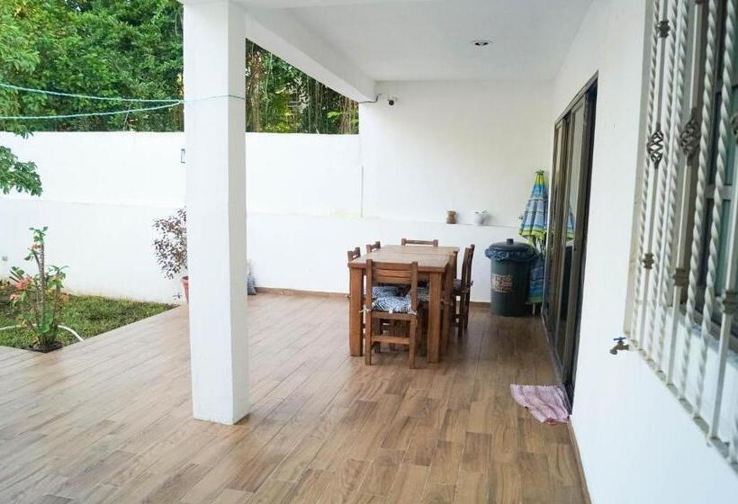 חדר סטנדרט נוף לבריכה, Monserrat