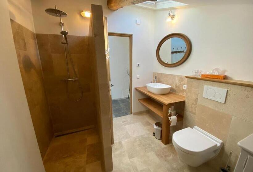 家庭间, L Angelot