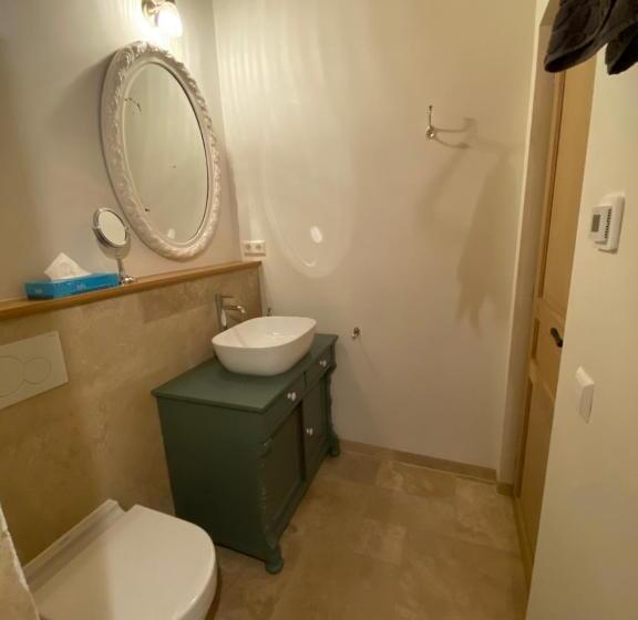 标准三人间, L Angelot