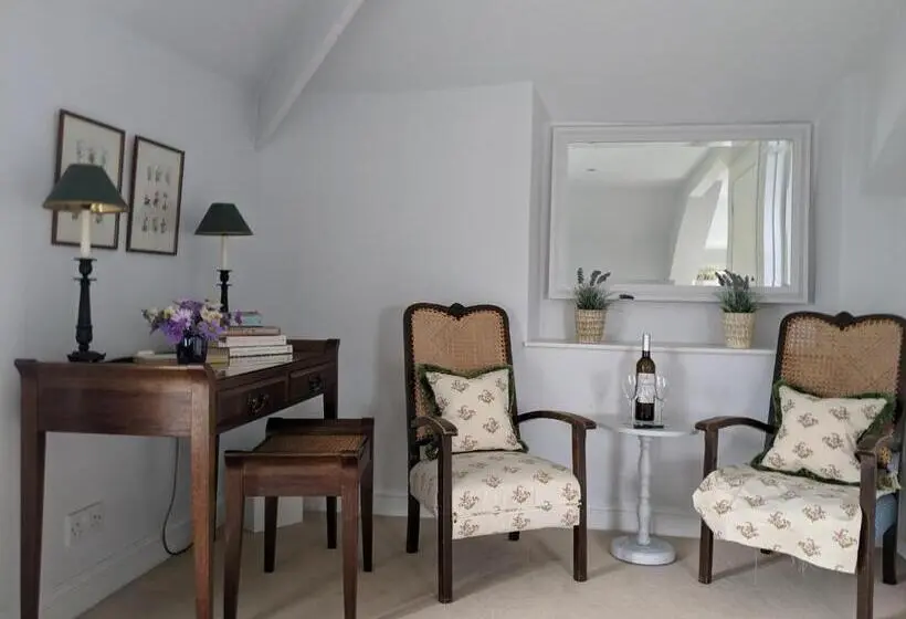 デラックスルーム, Middle Farm House