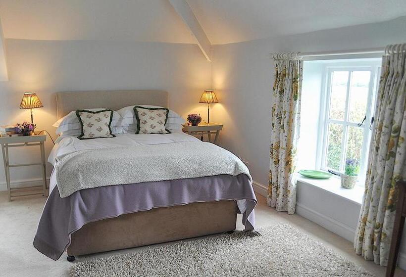 غرفة ديلوكس, Middle Farm House