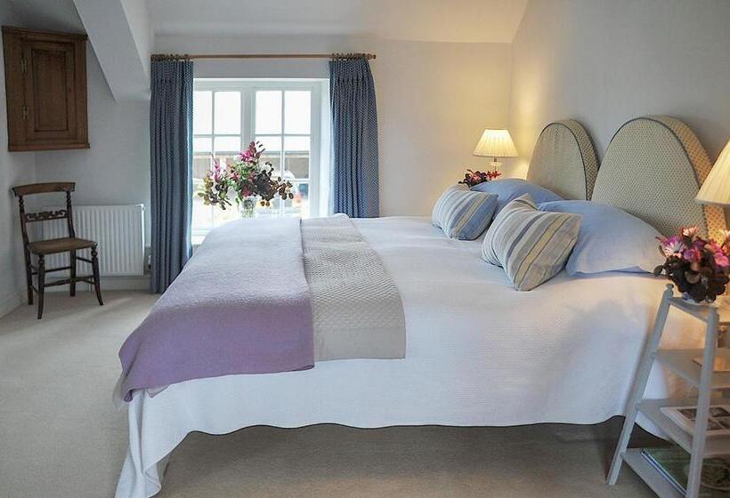 غرفة ديلوكس, Middle Farm House