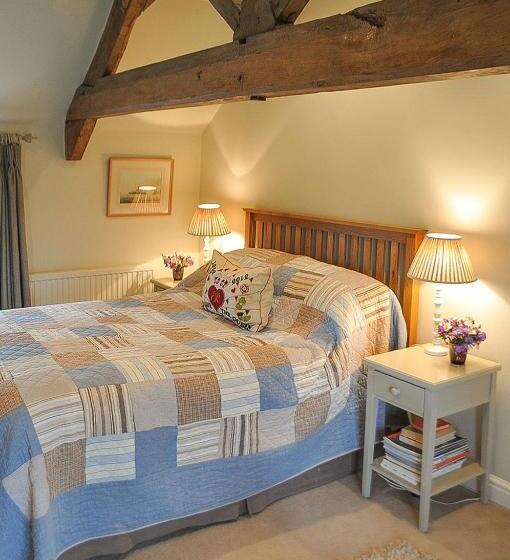 غرفة قياسية مع حمام خارجي, Middle Farm House