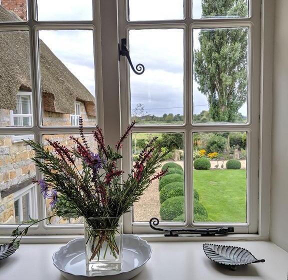 غرفة قياسية مع حمام خارجي, Middle Farm House