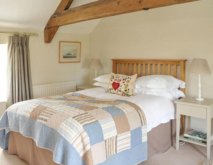 غرفة قياسية مع حمام خارجي, Middle Farm House