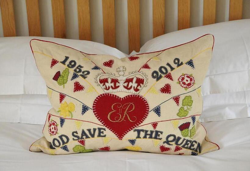 غرفة قياسية مع حمام خارجي, Middle Farm House