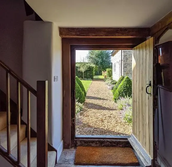 1ベッドルームハウス, Middle Farm House