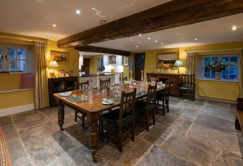 1ベッドルームハウス, Middle Farm House