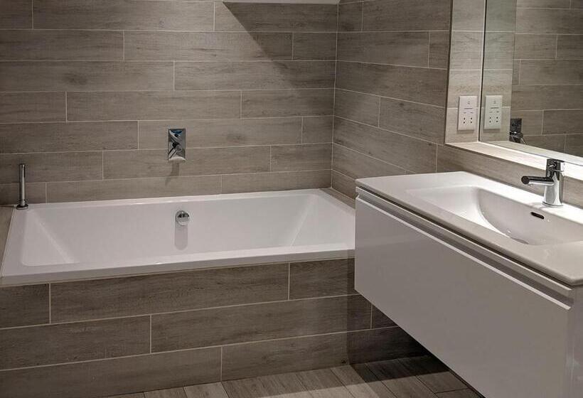 منزل غرفة نوم واحدة, Middle Farm House