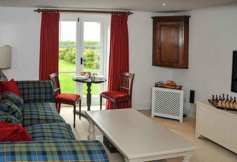 منزل غرفة نوم واحدة, Middle Farm House