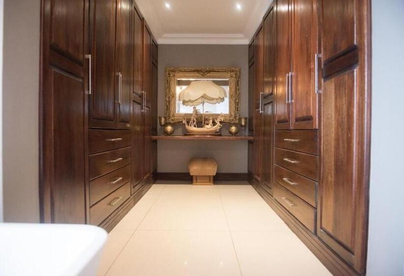 디럭스 룸 킹사이즈 침대, Potch Manor Boutique Guest House