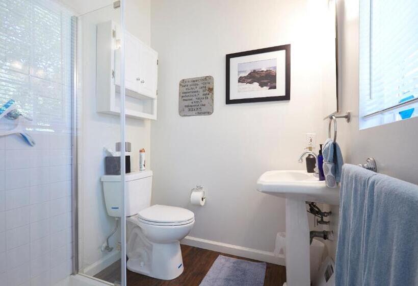 Standart Oda, Willow Glen Private Studio   1 Queen Bed And 1 Queen Inflatable