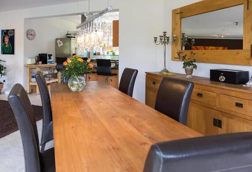 בית, 4 חדרי שינה, Schönste Lage Am Rhein In Unmittelbarer Stadtnähe, B & B