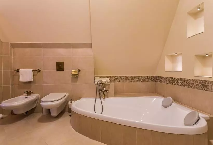Huoneisto 1 Makuuhuone, Dwór Kombornia Hotel&spa