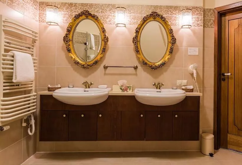 Huoneisto 1 Makuuhuone, Dwór Kombornia Hotel&spa