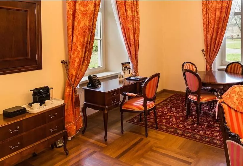 Huoneisto 1 Makuuhuone, Dwór Kombornia Hotel&spa