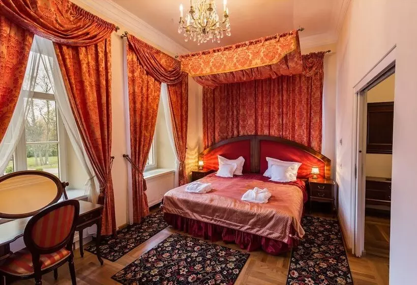 Huoneisto 1 Makuuhuone, Dwór Kombornia Hotel&spa