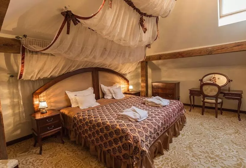 Huoneisto 1 Makuuhuone, Dwór Kombornia Hotel&spa