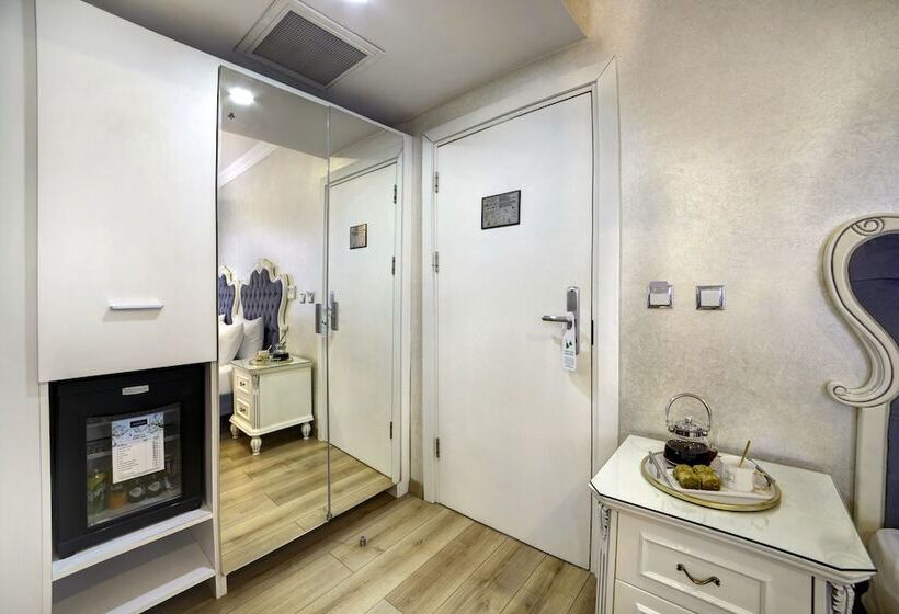 اتاق خانوادگی, Ayasultan