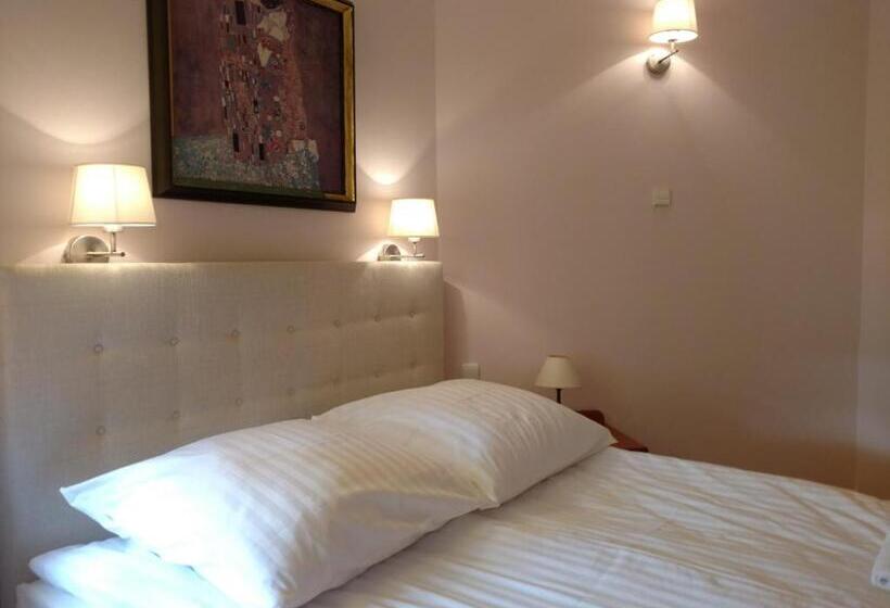 غرفة قياسية مزوَّدة بجاكوزي, Bartis