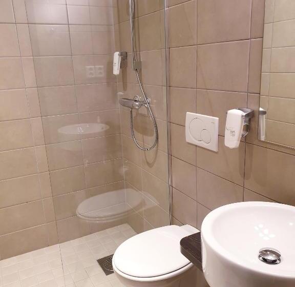 חדר סטנדרט יחיד, Banken