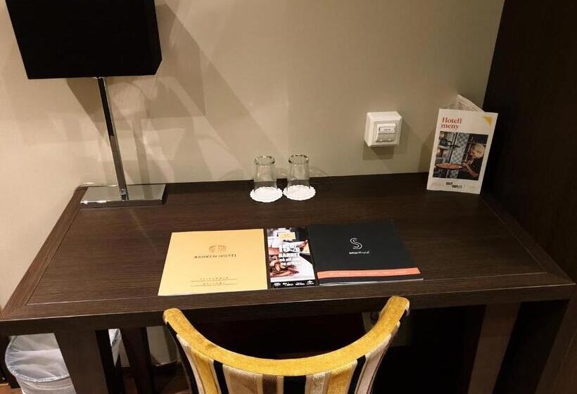 חדר סטנדרט יחיד, Banken