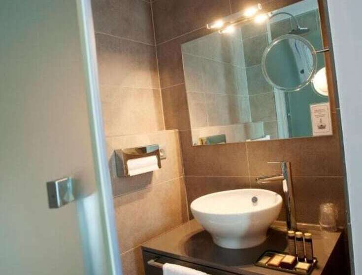 חדר סופריור, De Paris