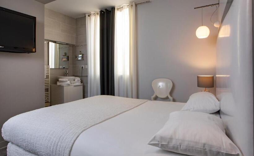 חדר יחיד פנימי, De Paris