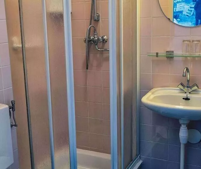 Standard Yhden Hengen Huone, De Sluiskop