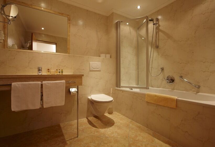 جناح جونيور, Alpengasthof Grüner