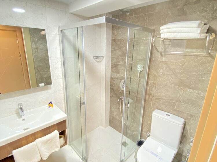 اتاق اکونومی یک تخته, Hakcan