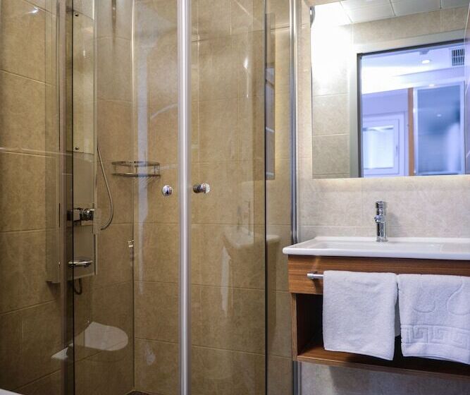 اتاق اکونومی یک تخته, Hakcan