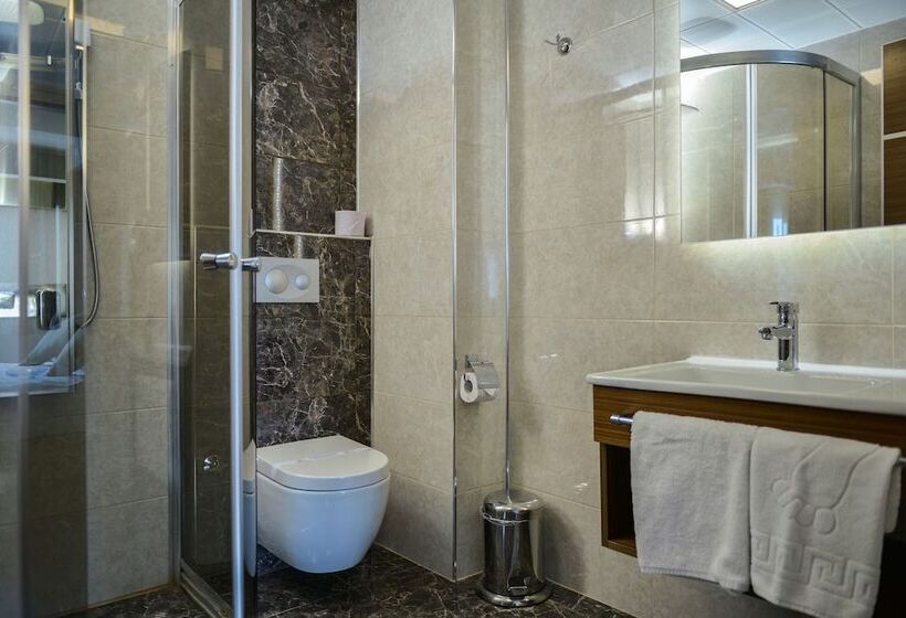 اتاق اکونومی یک تخته, Hakcan