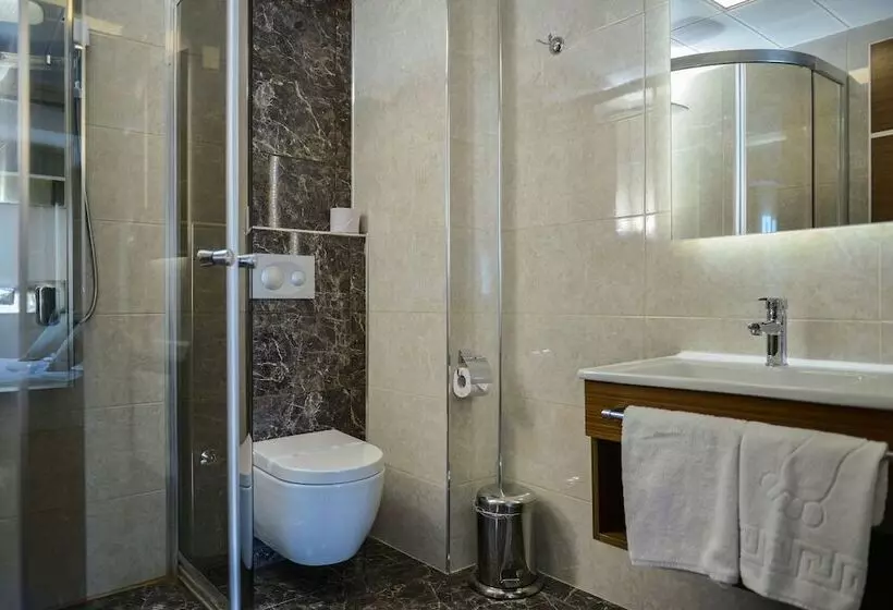 اتاق اکونومی یک تخته, Hakcan