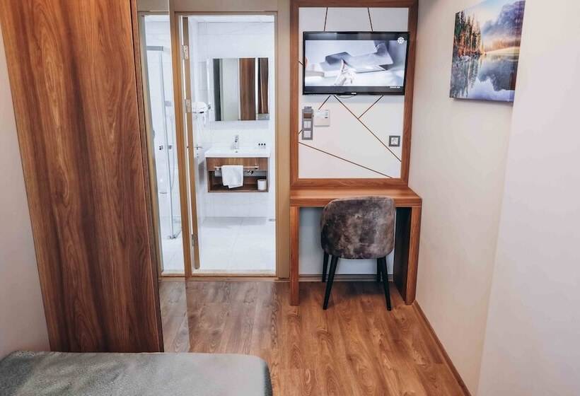 اتاق اکونومی یک تخته, Hakcan