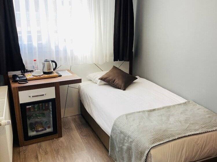 اتاق اکونومی یک تخته, Hakcan