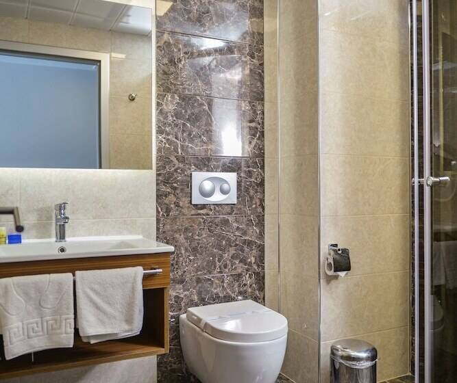 اتاق استاندارد سه نفره, Hakcan