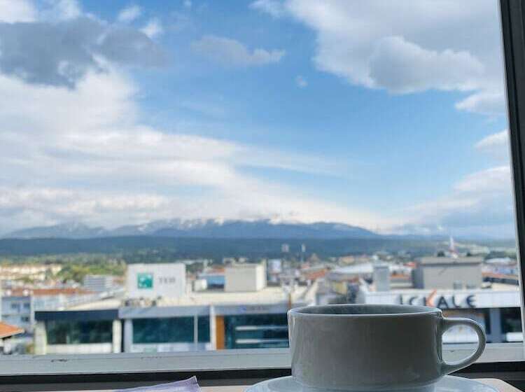 اتاق استاندارد سه نفره, Hakcan