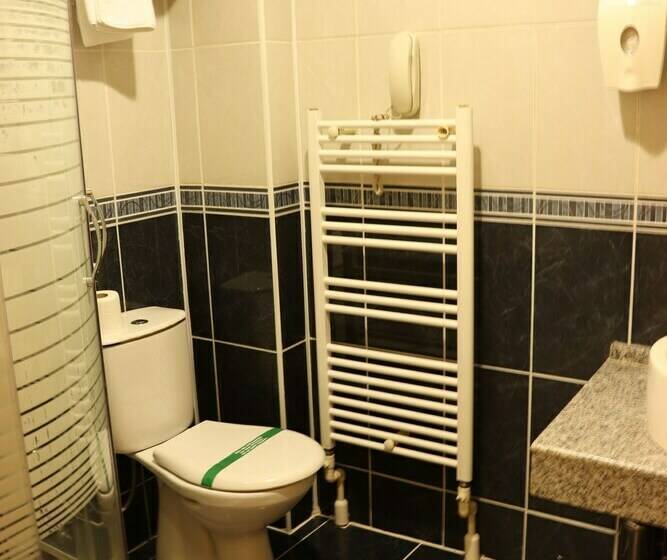 패밀리 룸, Hangover Central