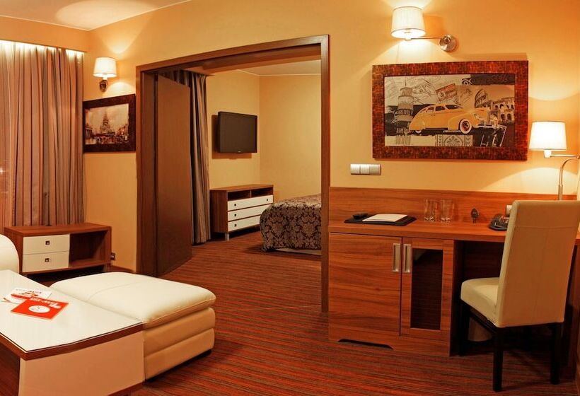 주니어 스위트, Haston City