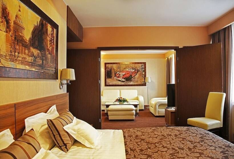 주니어 스위트, Haston City