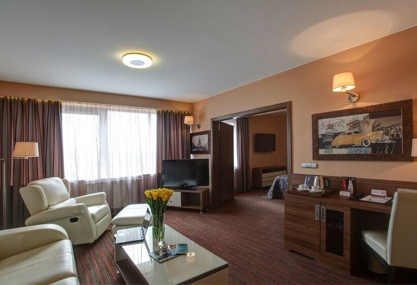 주니어 스위트, Haston City