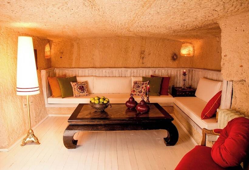 סוויטה, Hezen Cave