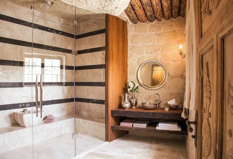 סוויטת סופריור, Hezen Cave